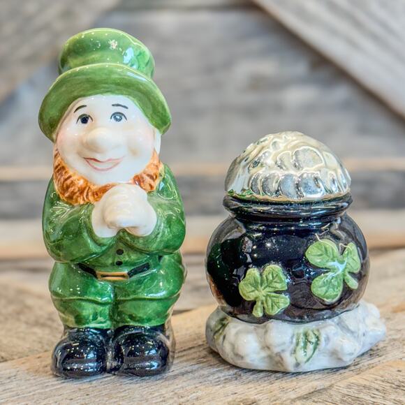 Appletree Designs Leprechaun w Pot of Gold/Silver Salt and Pepper Shaker Set - Picture 5 of 8